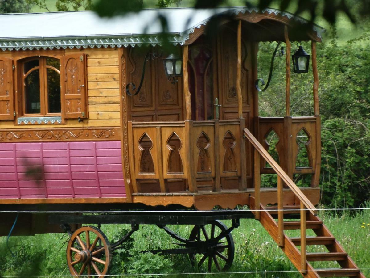 Une Roulotte Et Des Chevaux Treffléan 외부 사진
